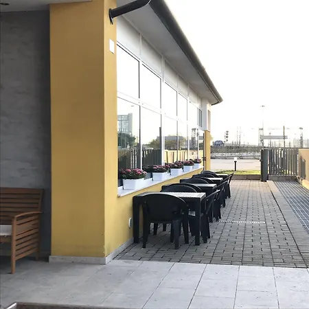 Отель Alveri