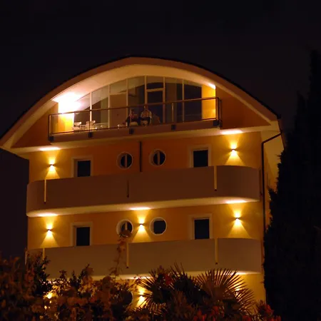 酒店 阿尔维瑞酒店 3*