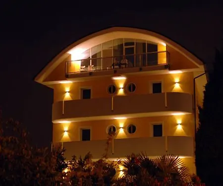 Hotel Alveri