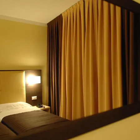 Alveri Hotel 3*