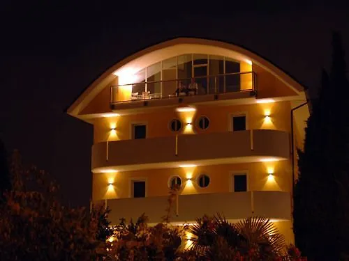 Hotel Alveri